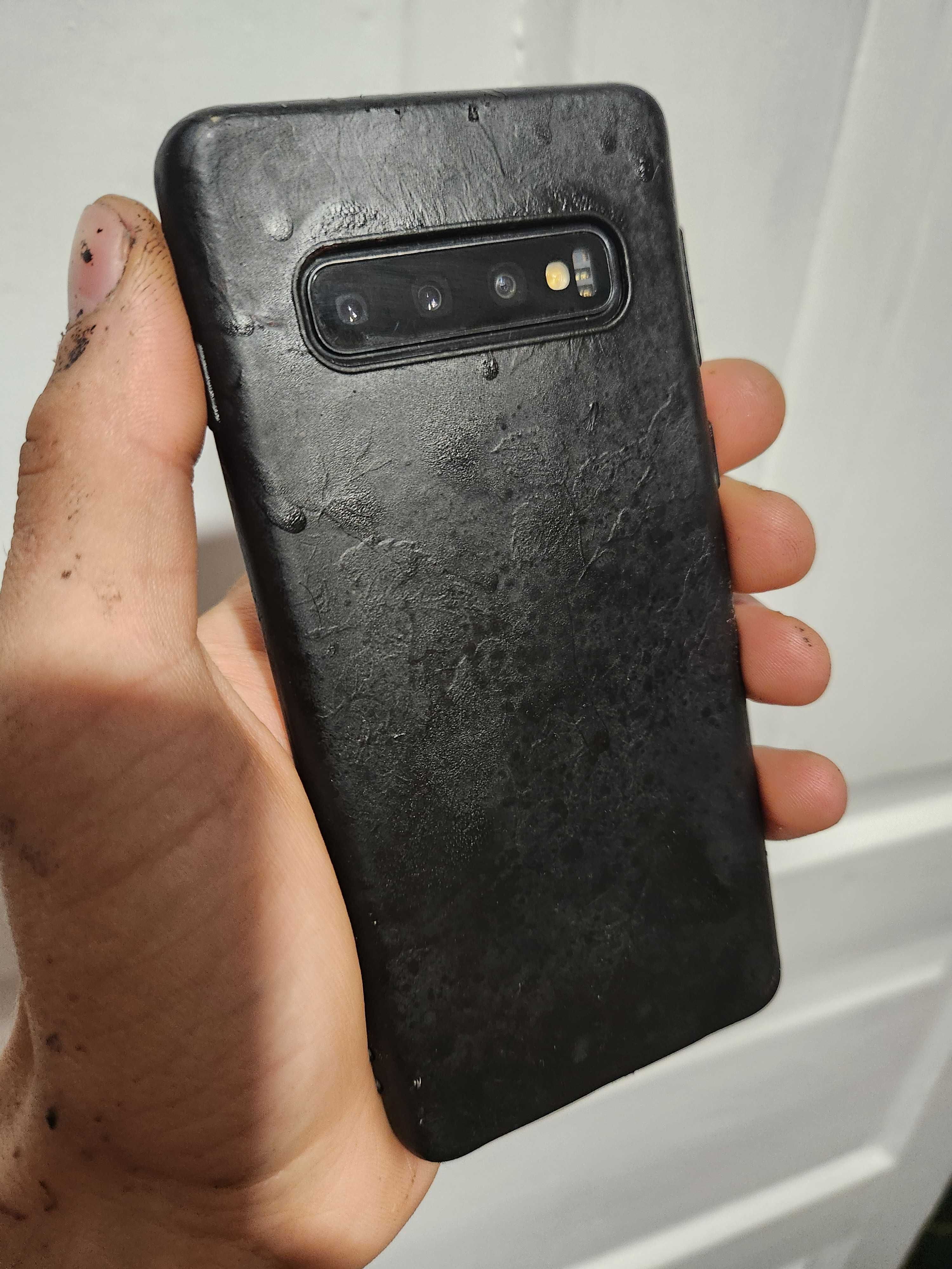 Samsung galaxy s10 6/128GB + чехол