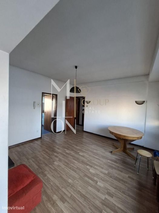 Oportunidade – T2 na Rua Cunha Júnior, próximo à Praça do Marquês!