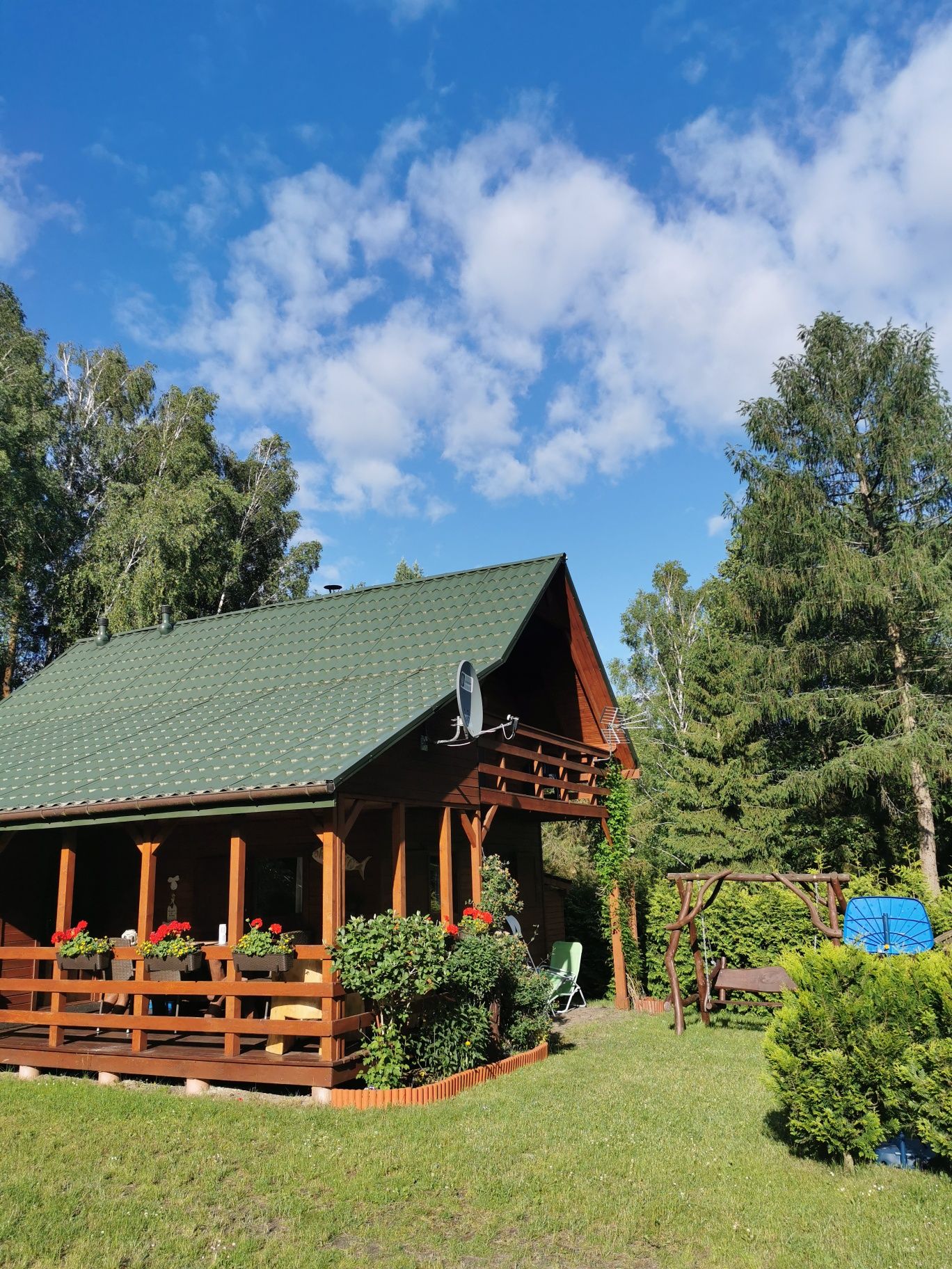 Domek Bory Tucholskie nad jeziorem, w lesie, dom