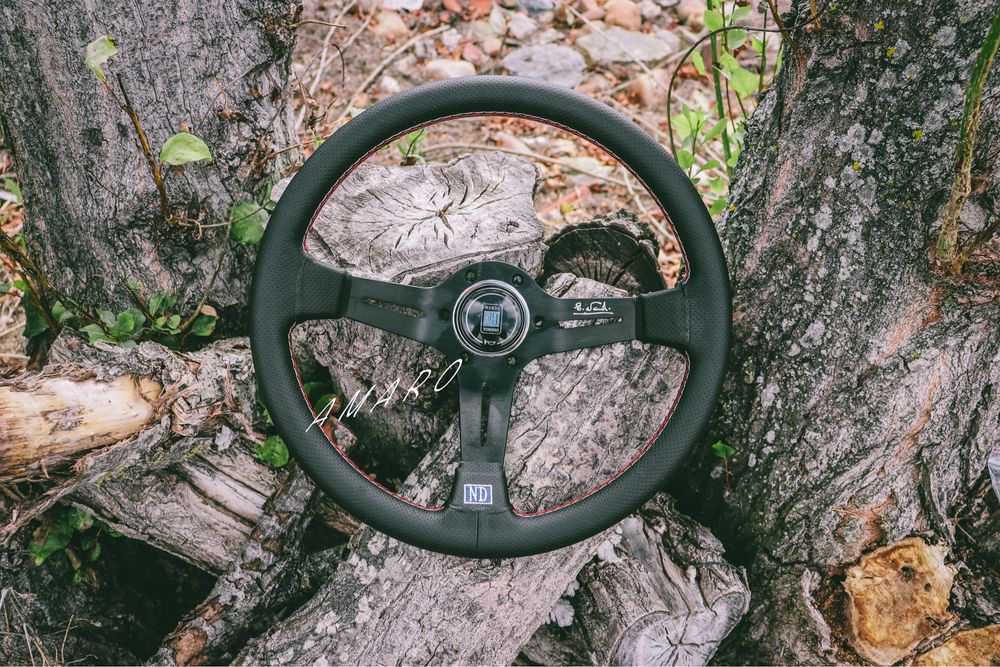 Volante Desportivo Nardi Torino em Pele Preta Perfurada|NOVO