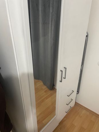 Lustro na drzwi szafy