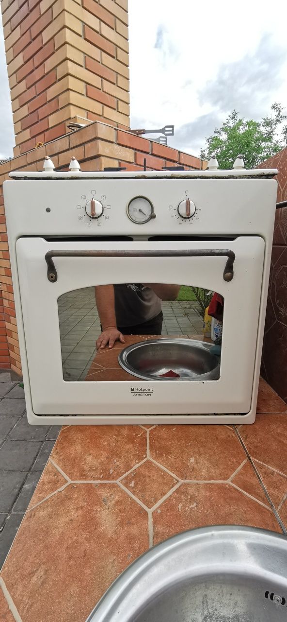 Газова плита з духовкою Hotpoint-Ariston