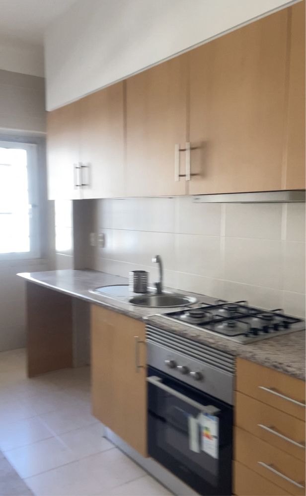 Quarto em T2 perto da cidade universitária