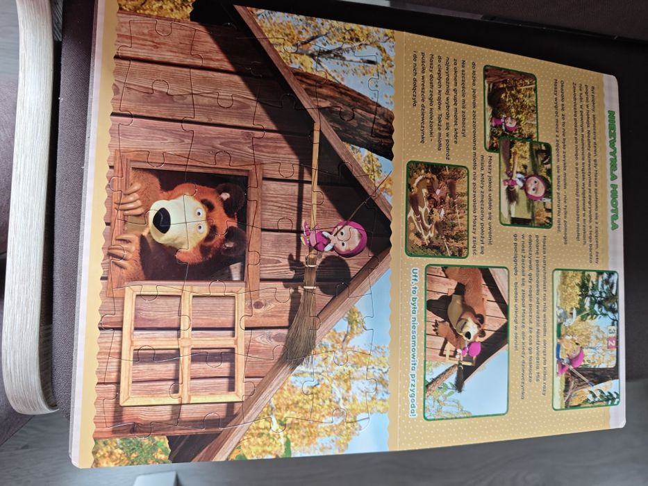 Książka z puzzlami Masza i niedźwiedź