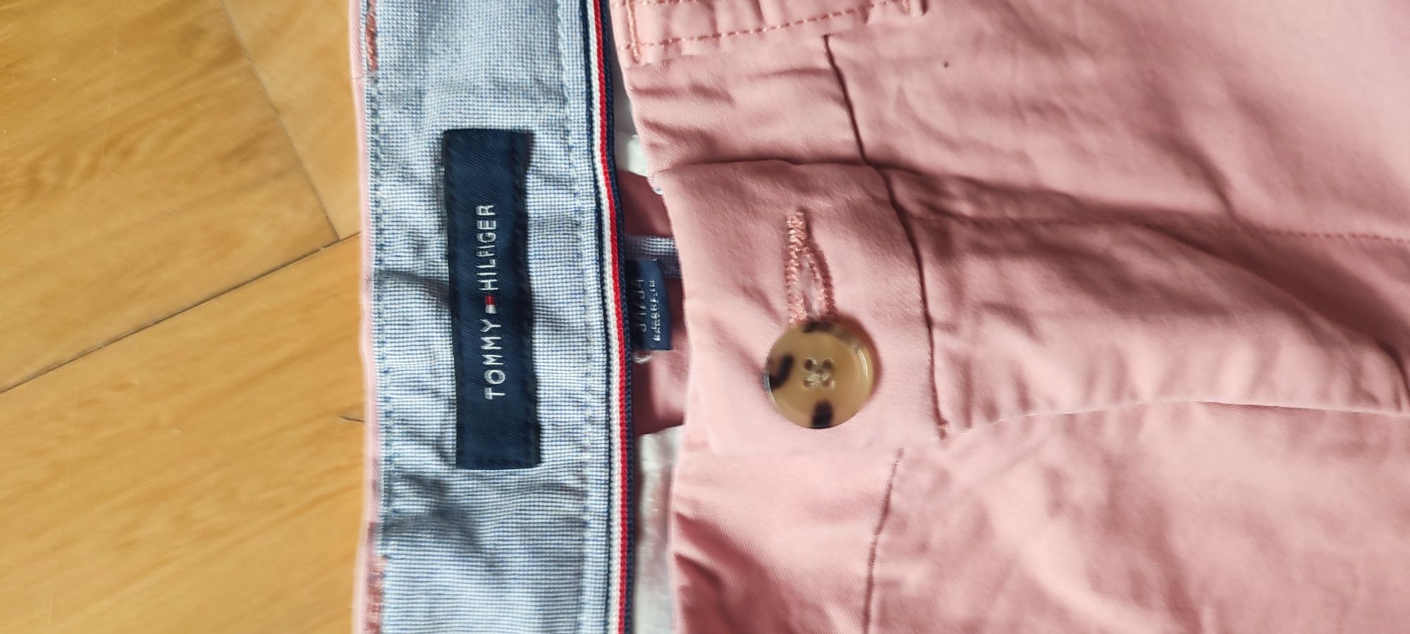 Tommy Hilfiger spodnie męskie chinosy 34/34 jasny róż