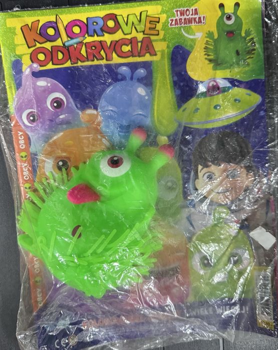 czasopismo dla dzieci o nazwie "Kolorowe Odkrycia" że zgniotką