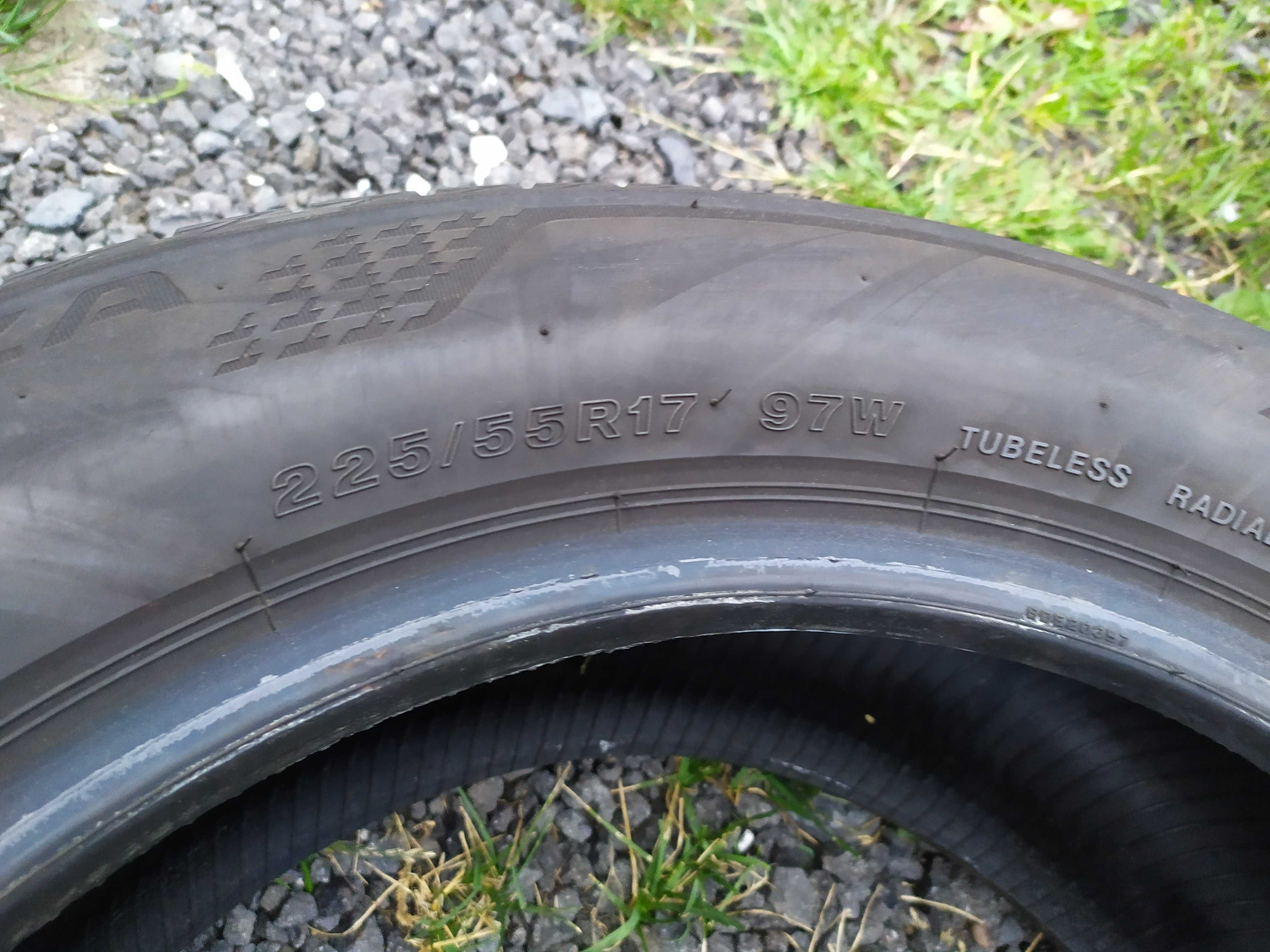 225/55/17 Bridgestone.5mm,poznan 2 szt 220 zł