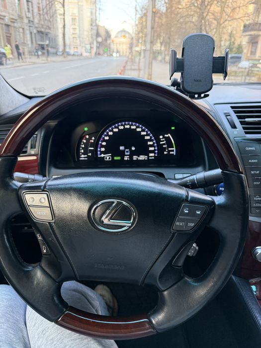 Продам lexus ls 600 hl