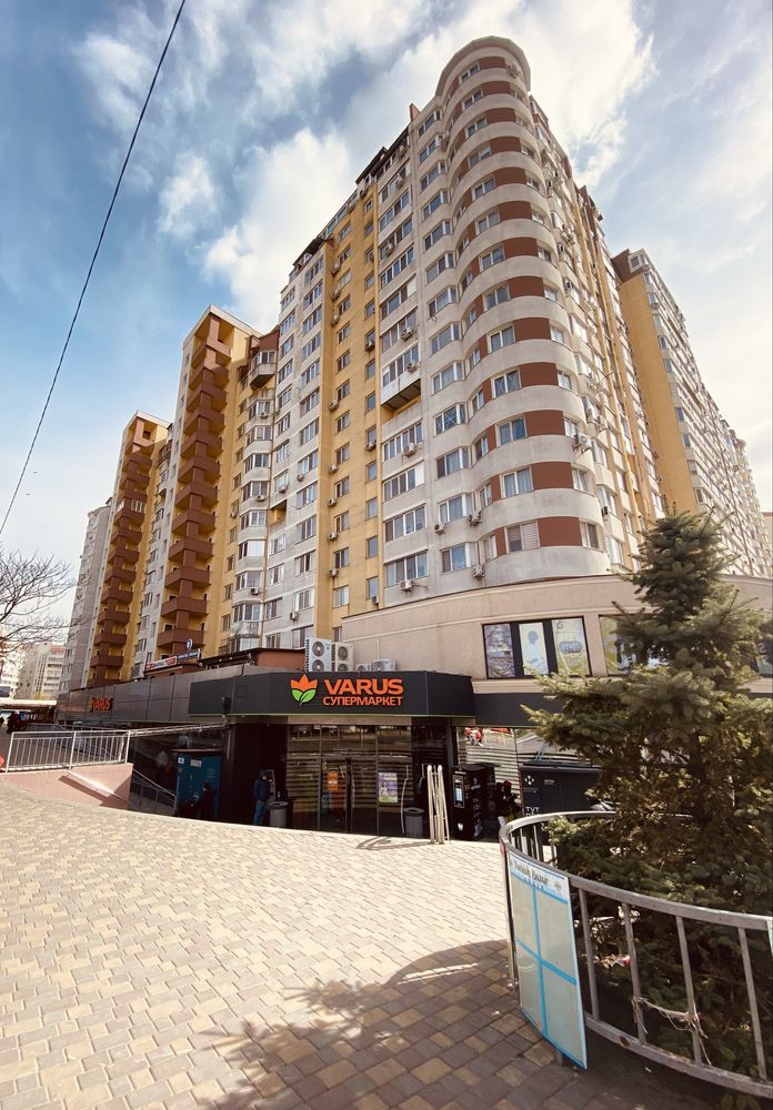 Продам 2 комн. квартиру в ЖМ Радужный со своим паркоместом!