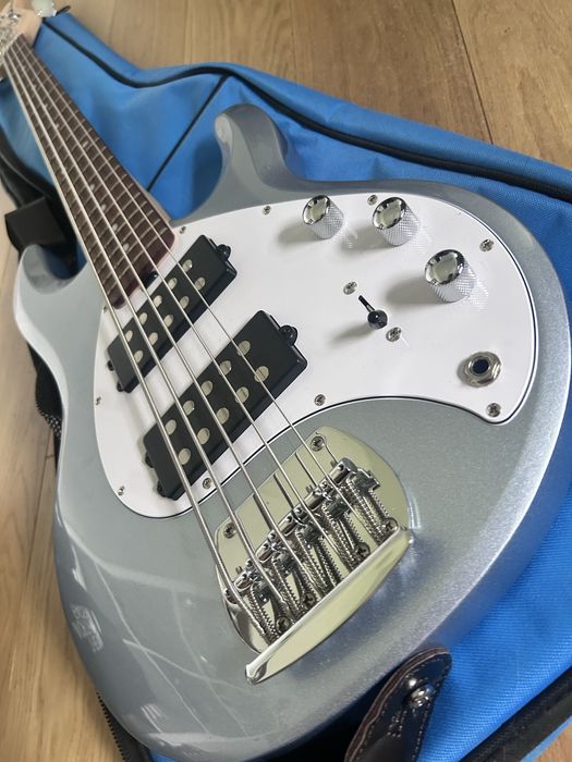 Gitara bass stingray sterling 5 strun