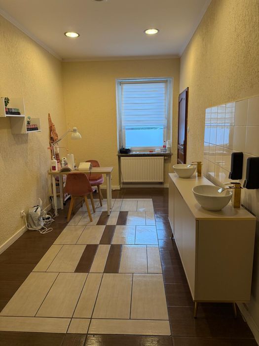 Gabinet w salonie kosmetycznym 900zl pod dowolne uslugi