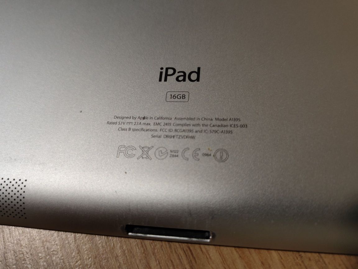 Apple iPad 2 16 GB разбит в углу экран  на обмен