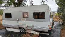 Caravana Dethleffs Nomad com avançado