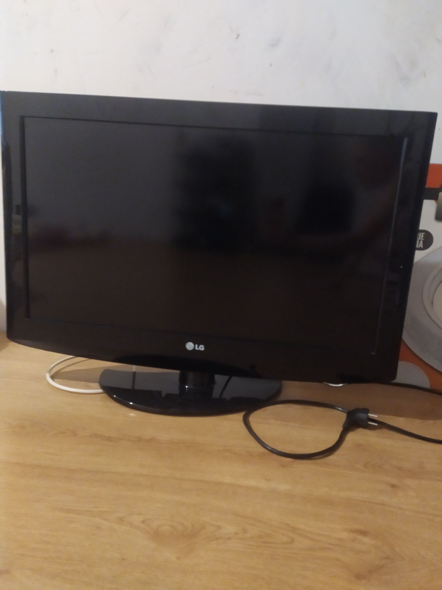 Продам телевизор LG32