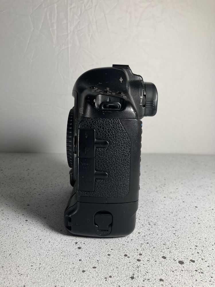 Canon 1D mark II N - топова репортажна камера