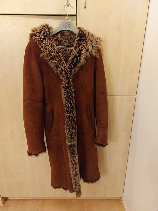 Kożuch długi ze skóry naturalnej, lekko lakierowanej