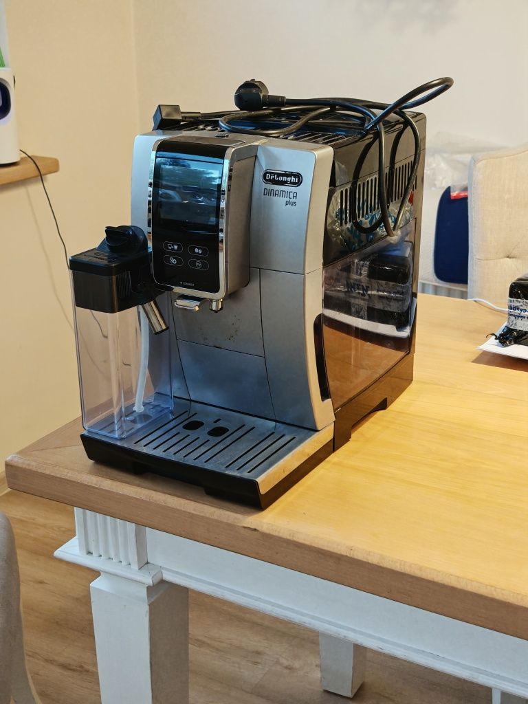 Ekspres do kawy DeLonghi Dinamica Plus stan dobry