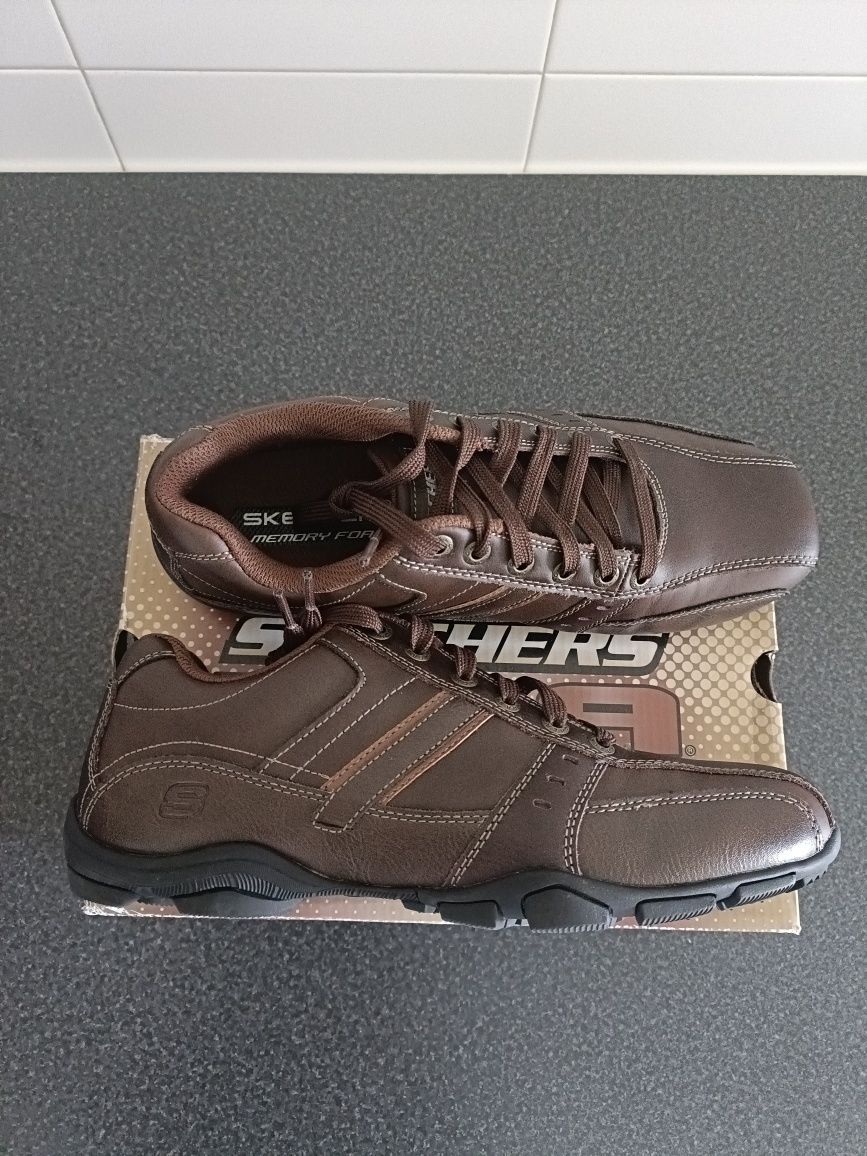 Skechers em couro