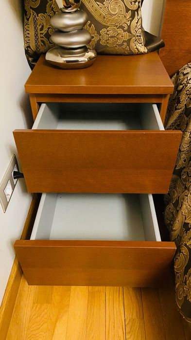 Vendo 2 mesinhas de cabeceira e cómoda dupla