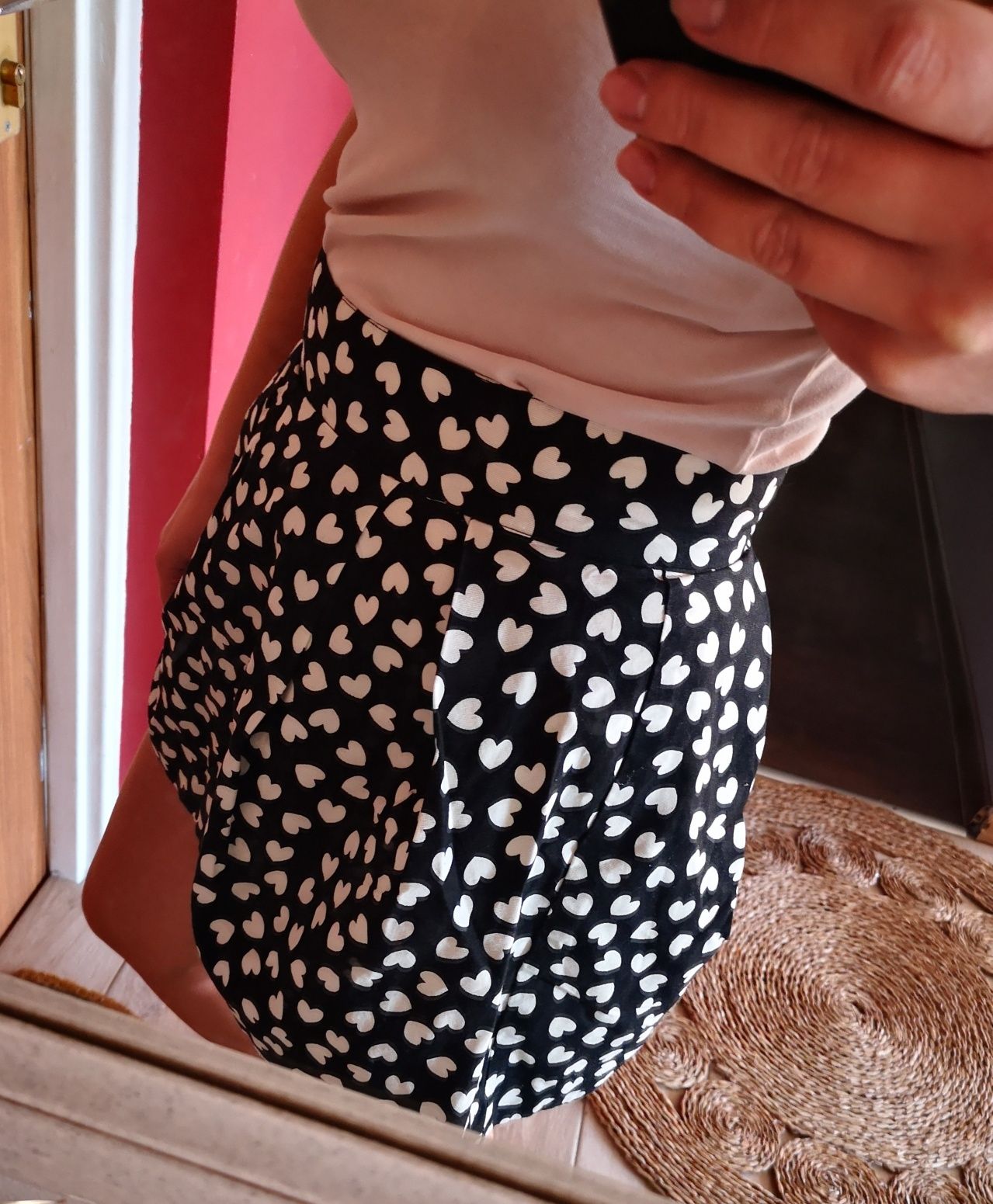 Mini spódnica bombka H&M L 40 czarna w białe serduszka