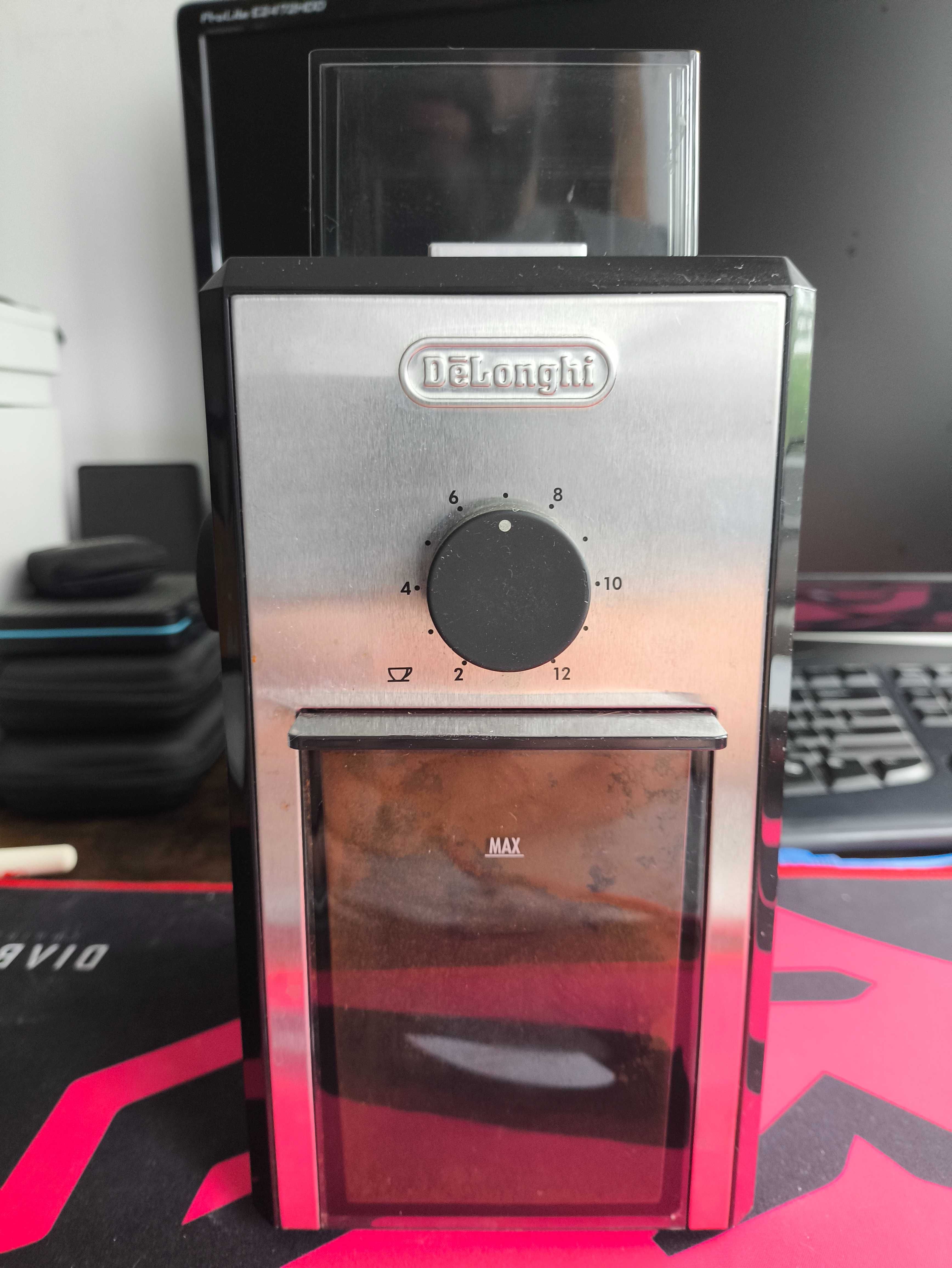 Młynek do kawy żarnowy DeLonghi KG89