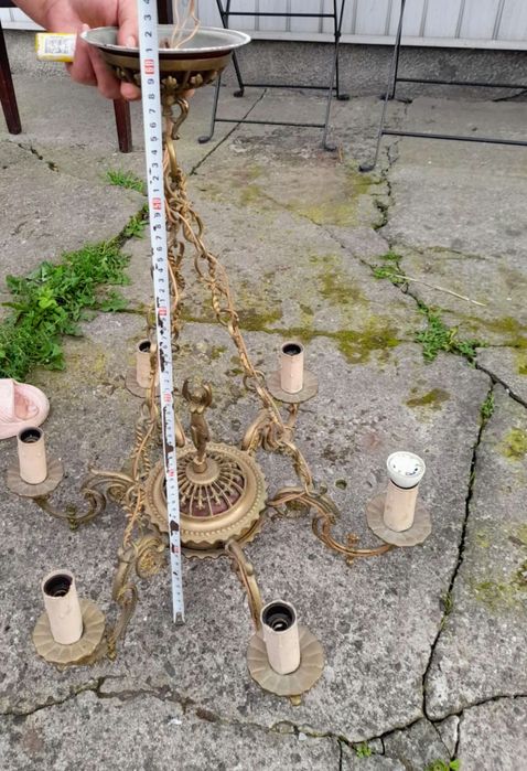 Mosiężny ,wiekowy żyrandol sprzedam .