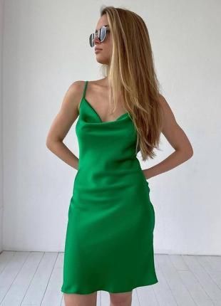 Шелковое зелёное  платье в бельевом стиле