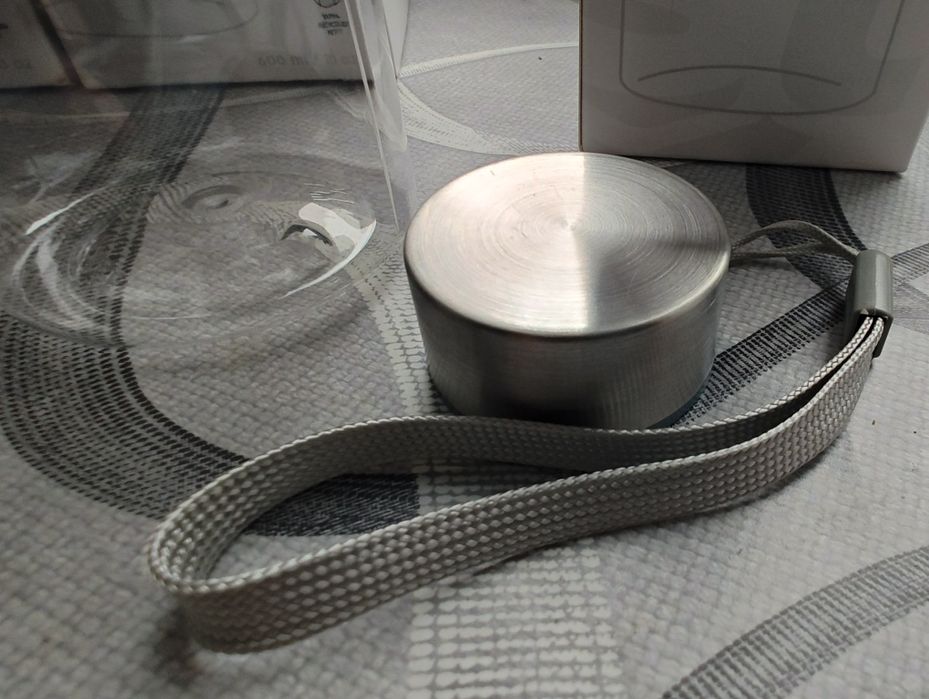 Стильная качественная бутылка для питья воды 600 мл.