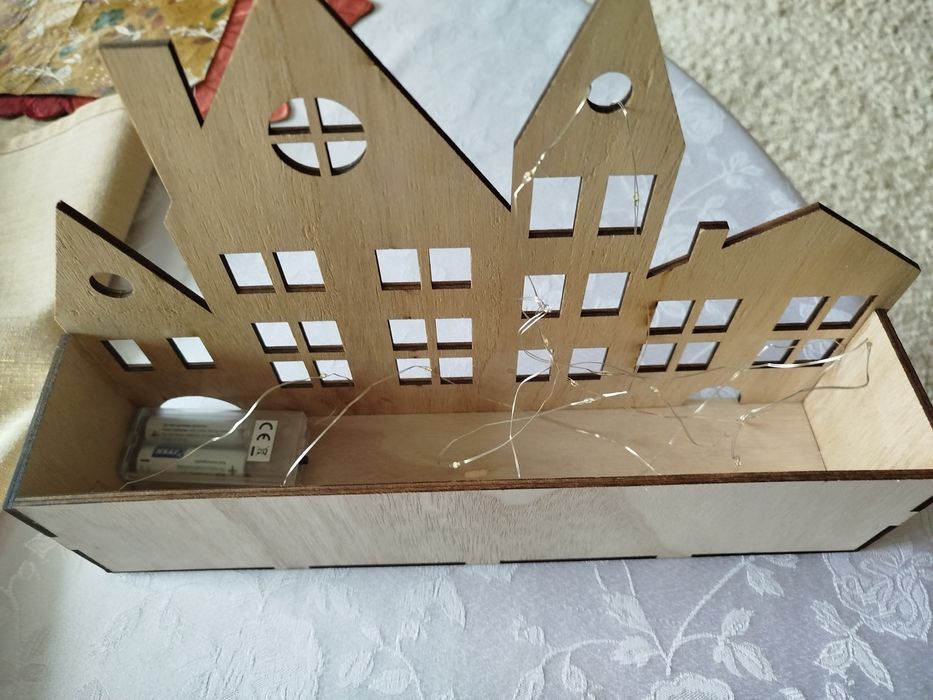 Domek drewniany podświetlany