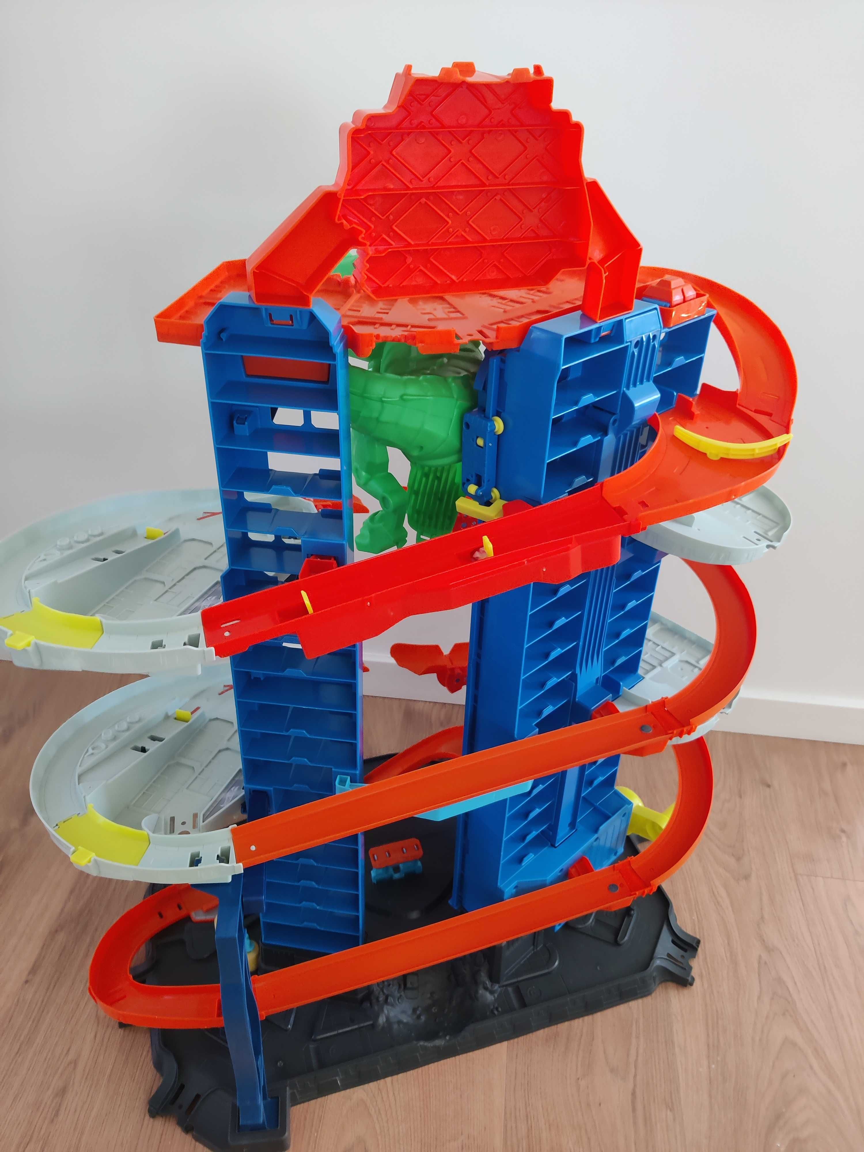 Brinquedo: Garagem de estacionamento Hot Wheels - ótimo estado