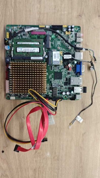 Intel BOXDN2800MT + Atom N2800 + 2GB + WiFi ITX