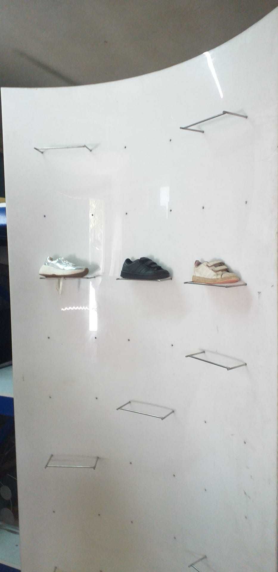 Expositor Tenis em acrilico