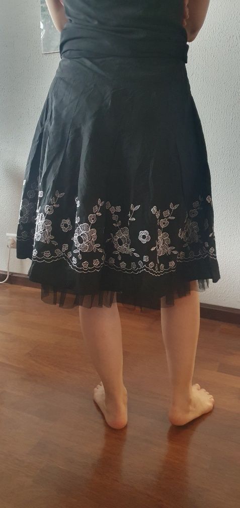 Czarna spódnica z haftem ORSAY
