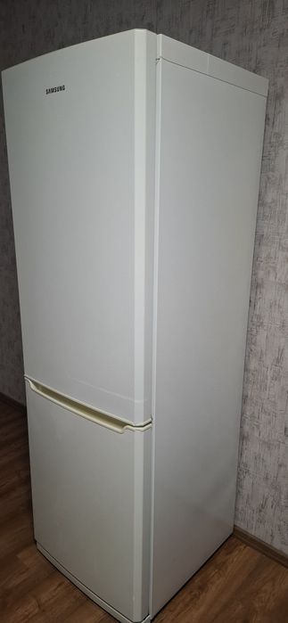 Холодильник Samsung