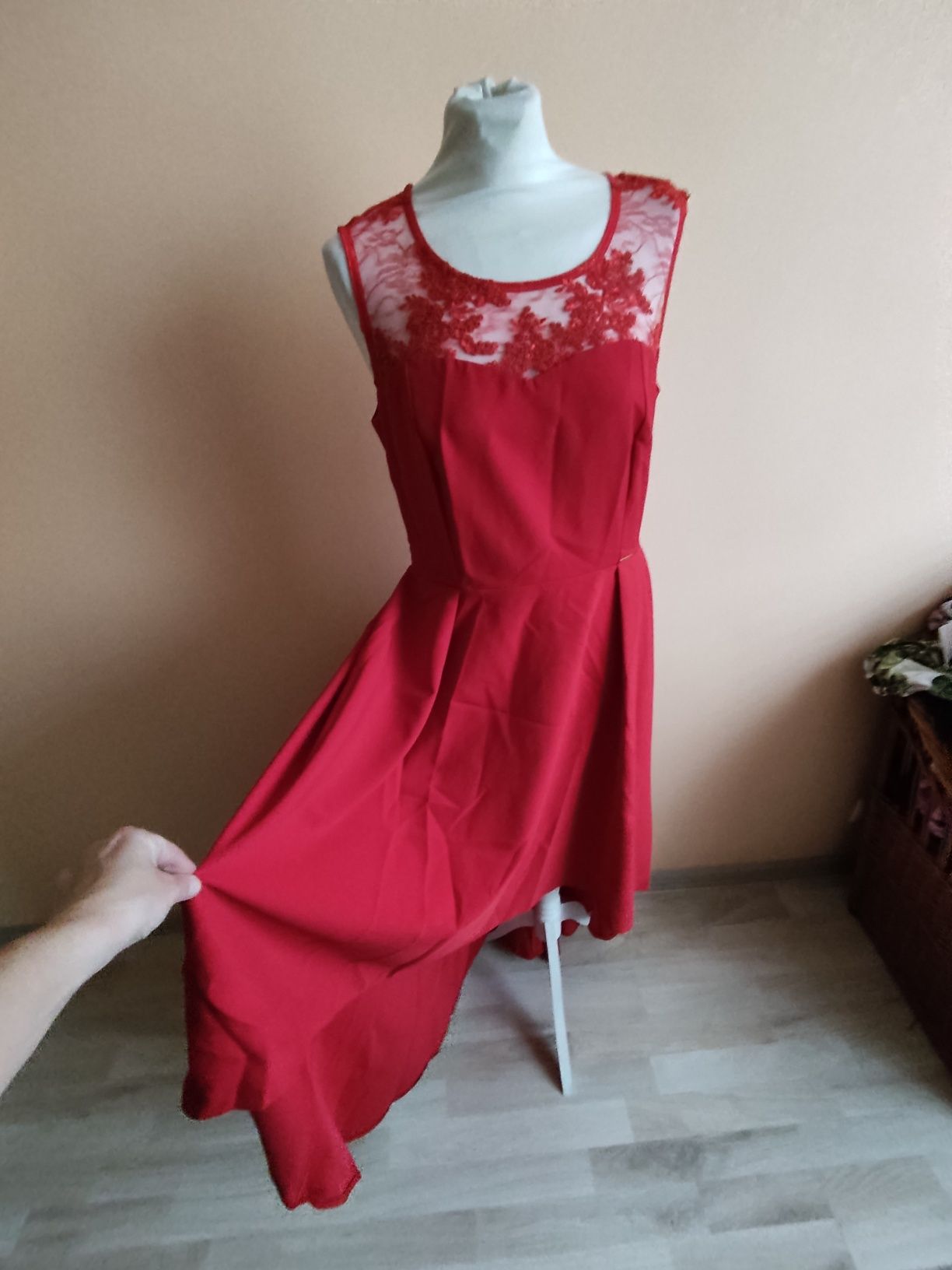 Czerwona asymetryczna sukienka L/XL