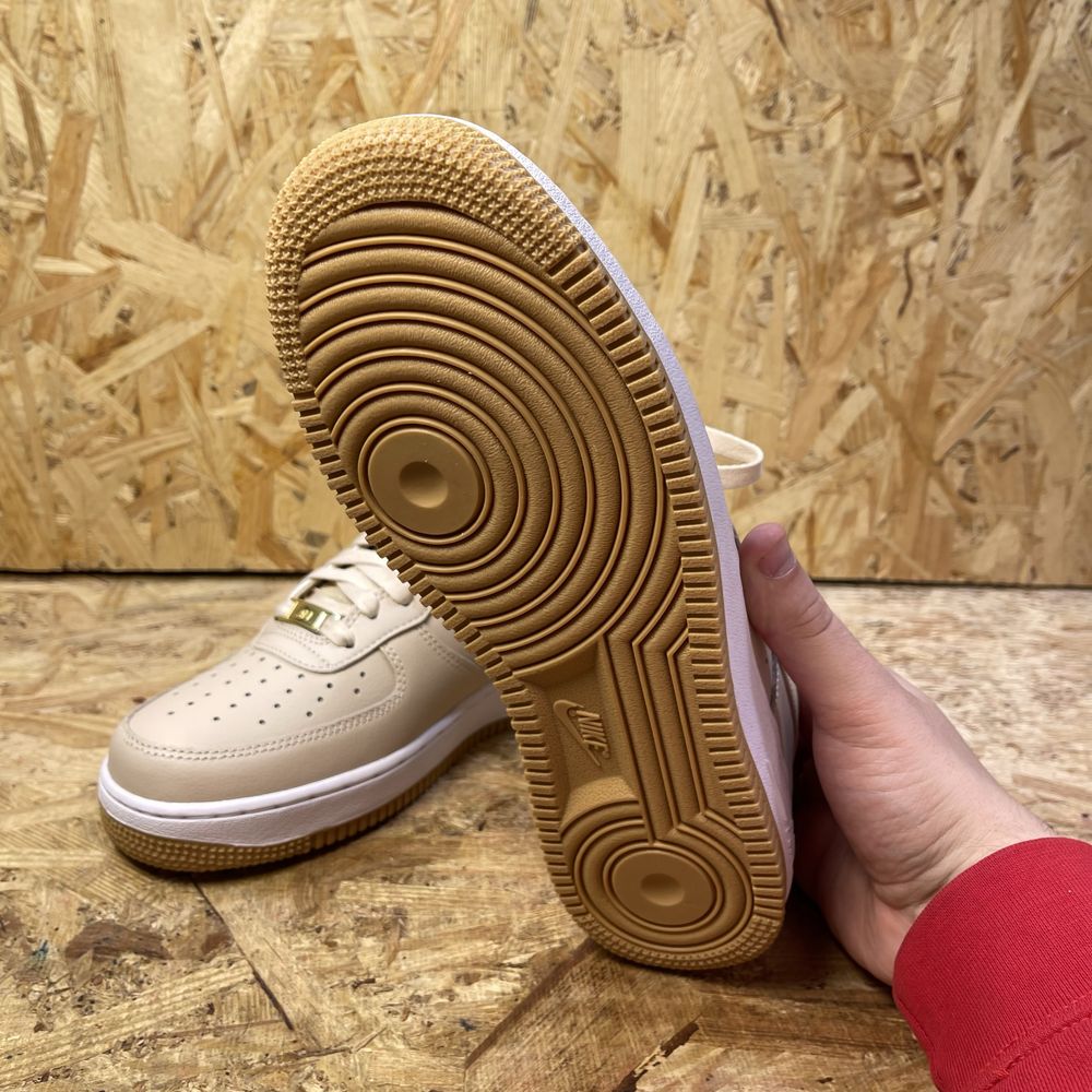 Чоловічі кросівки Nike Air Force 1 07 Beige DD8959-111