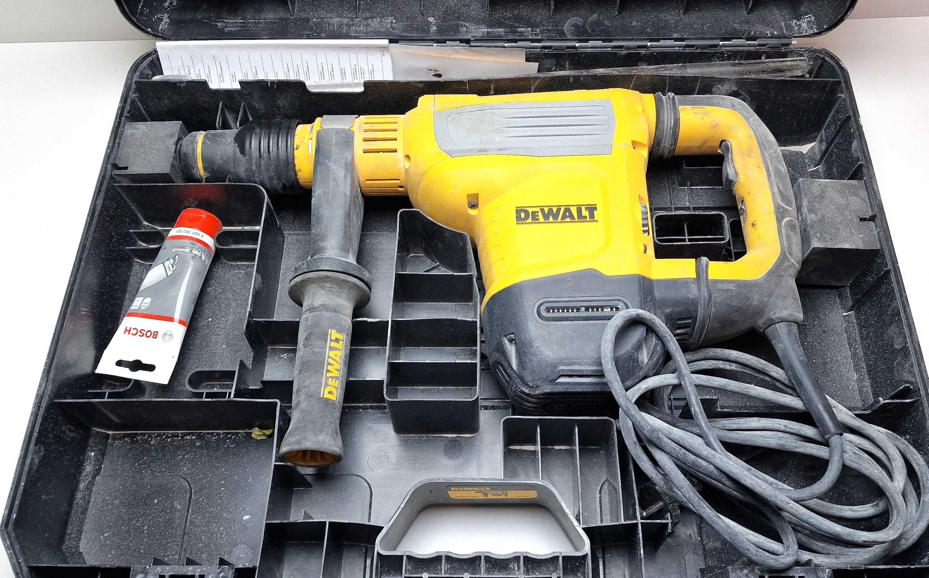 młot udarowy dewalt  D25614K-QS 1300w faktura