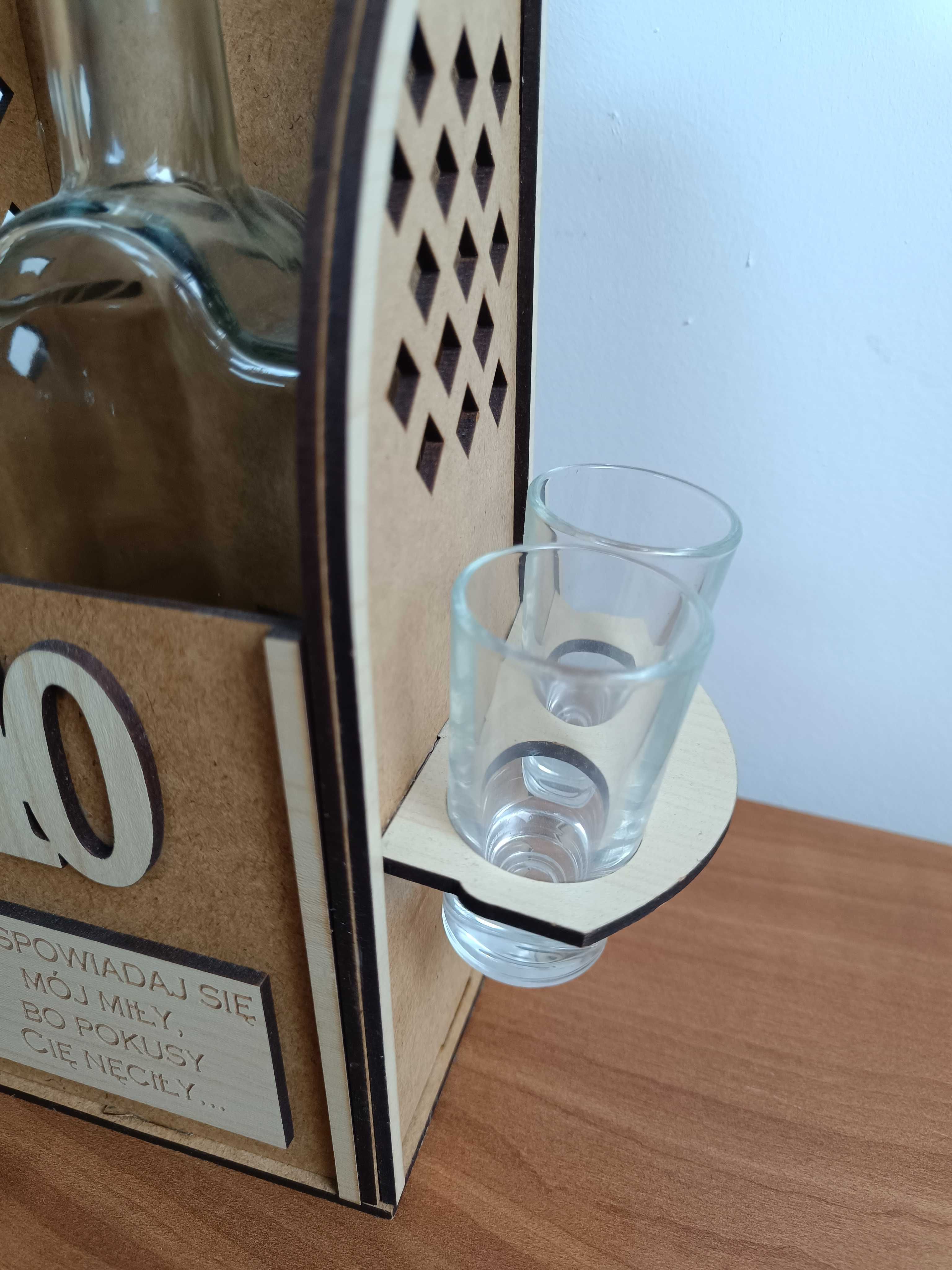 Butelka karafka z 6 kieliszkami na 40 urodziny