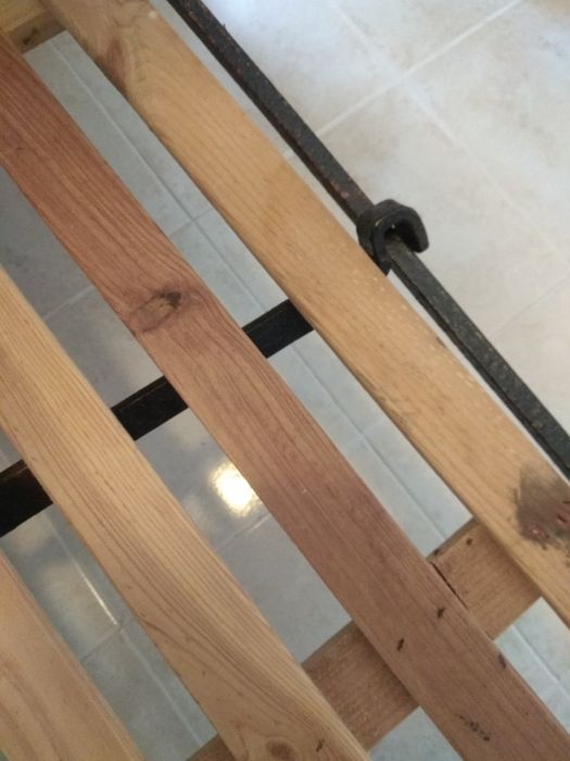 Cama de ferro restaurada