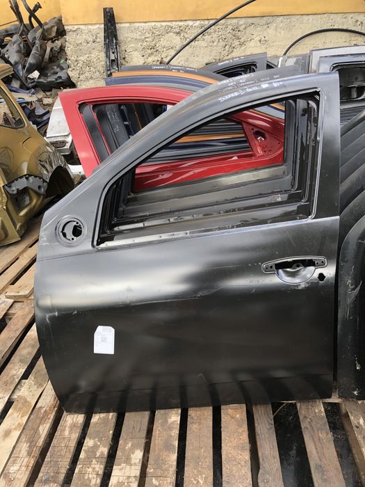 Передні ліві двері до Renault Dacia Duster