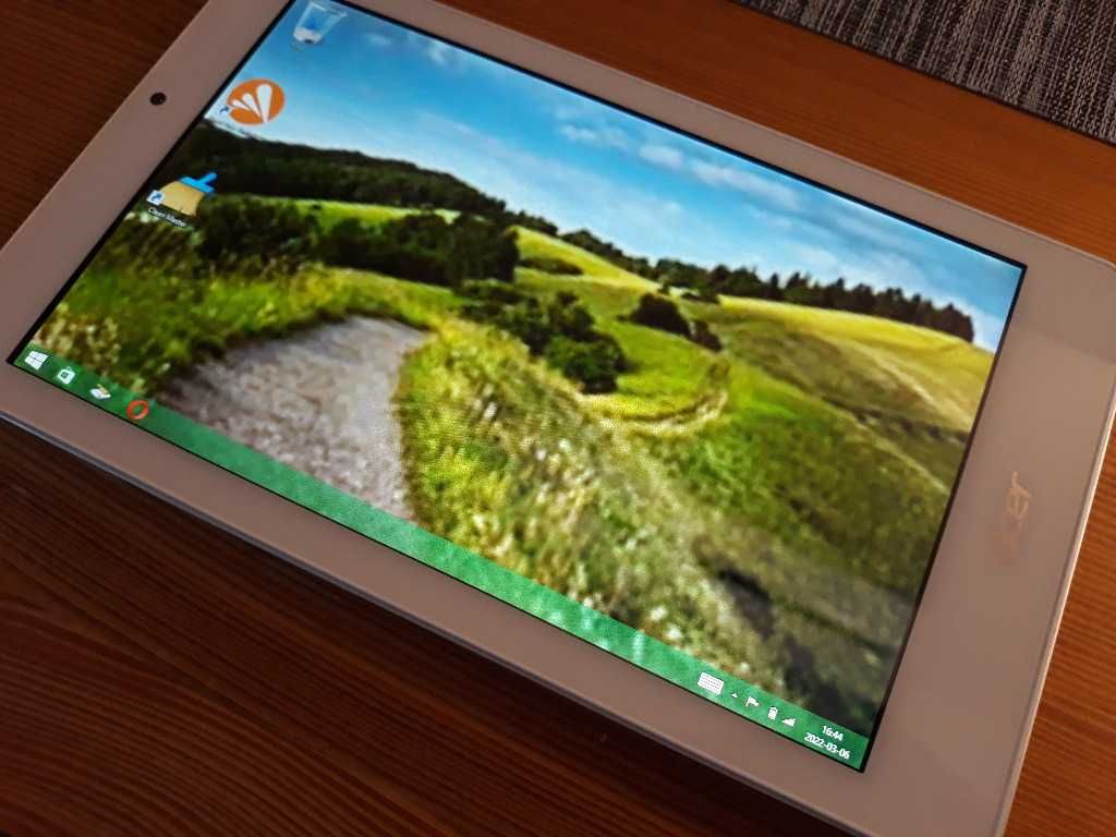 Tablet ACER Iconia Tab 8 W1-810 + 2 pokrowce z klawiaturami