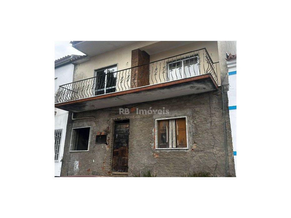 Moradia Geminada T4 com Terreno