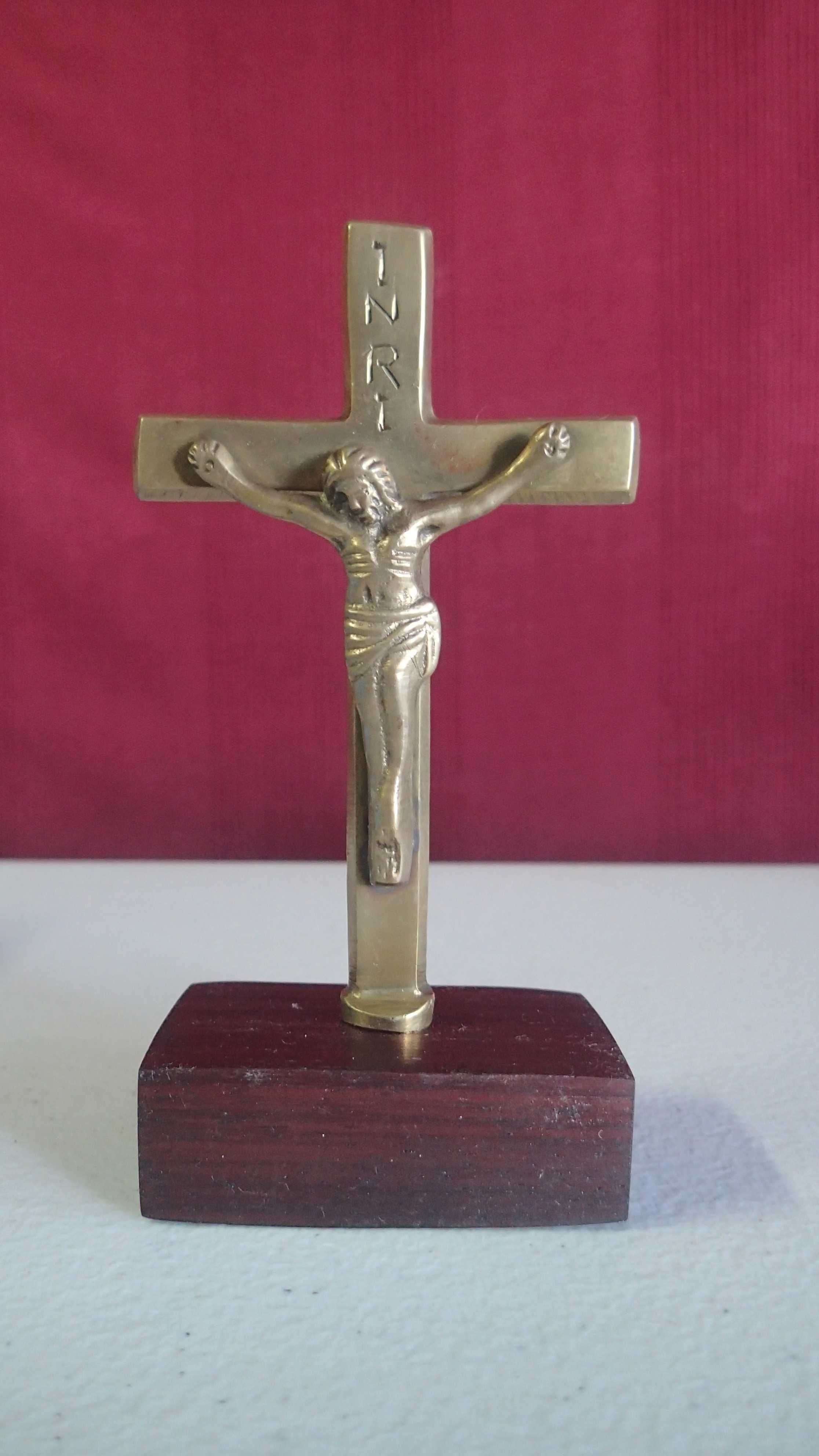 Crucifixo em Bronze e madeira