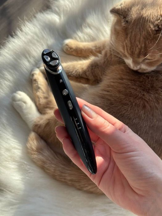 Мікрострумовий масажер для обличчя