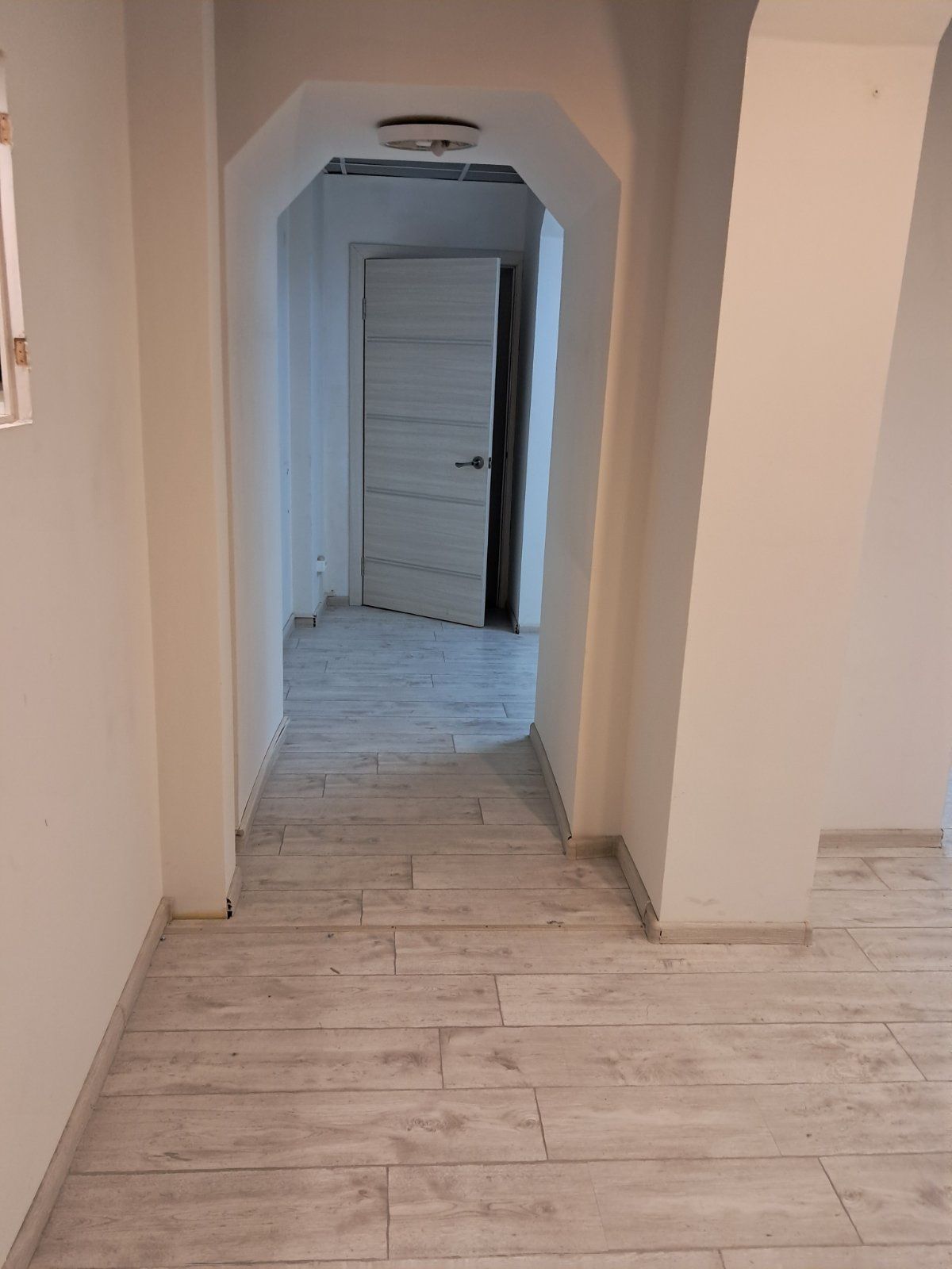 Аренда под офис, салон, шоу-рум - 65 м.кв., в центре.