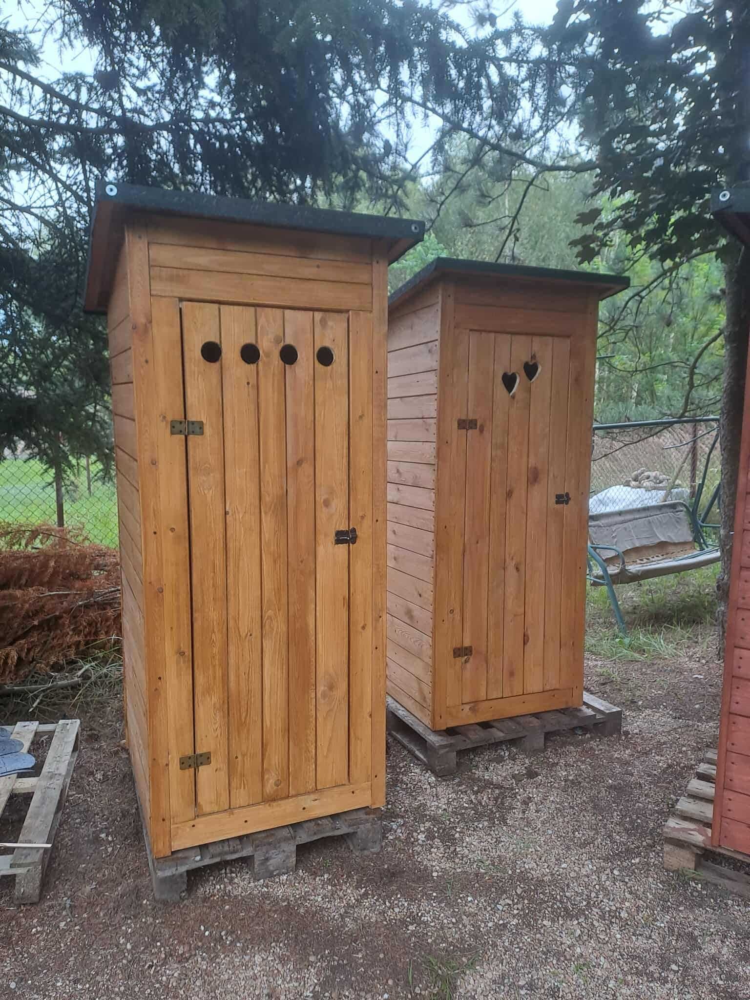 Szalet drewniany toaleta wc kibel