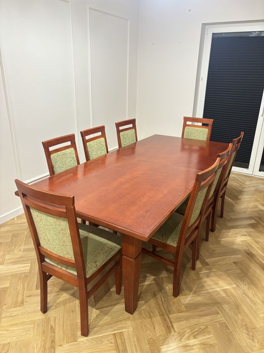 Meble do salonu stół z krzeslami, komoda, witryna