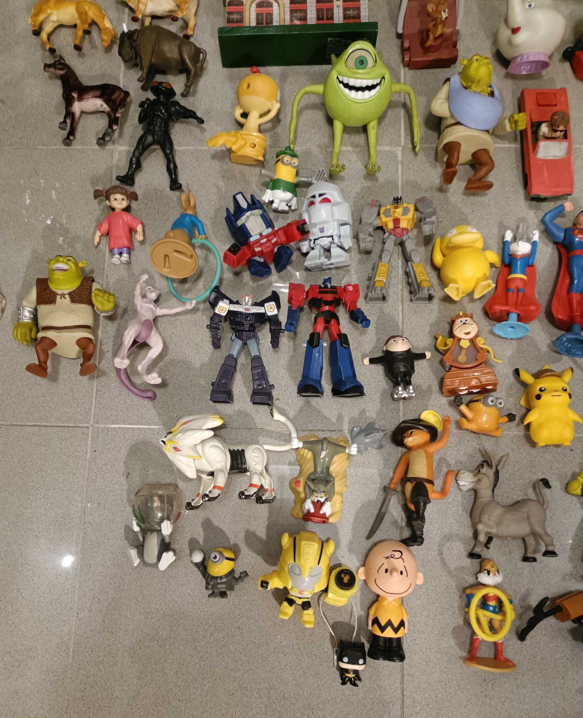 Brinquedos MacDonald e outros.