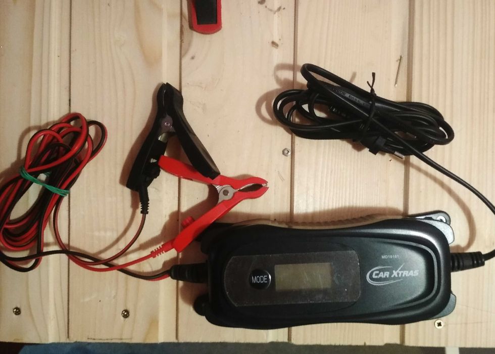 Німецький зарядний пристрій для акумуляторів 6 і 12 вольт