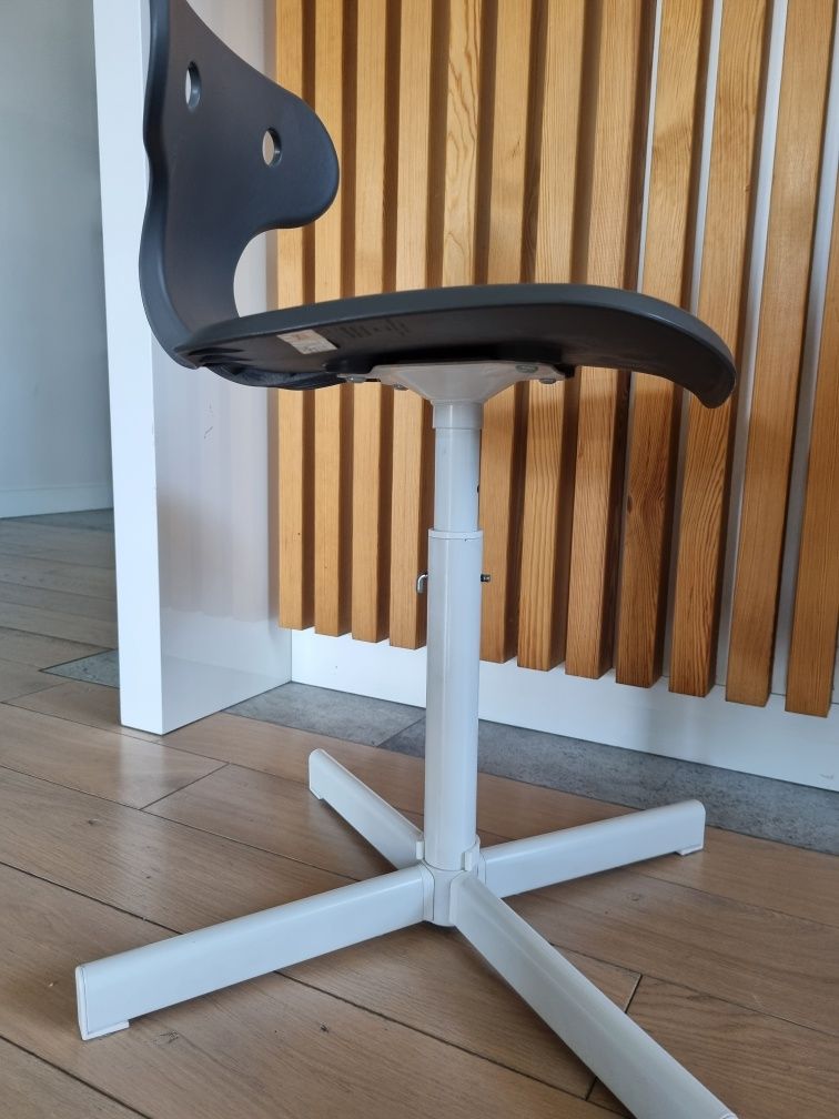 Krzeselko biurkowe Molte Ikea dziecięce regulowane
